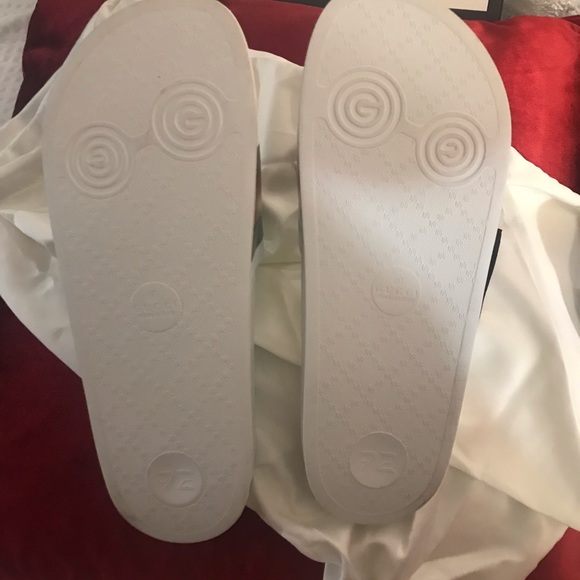 Authentic Gucci Slides (Men) - Picture 4 of 5